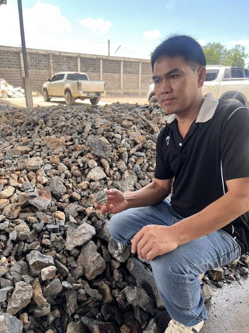 Antimony ore pile